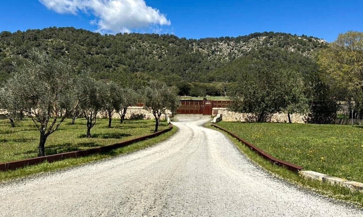 Sa Pobla Villa | Son Barba Mallorca – Luxury, Privacy, Private Pool & Jacuzzi, AC, BBQ, More