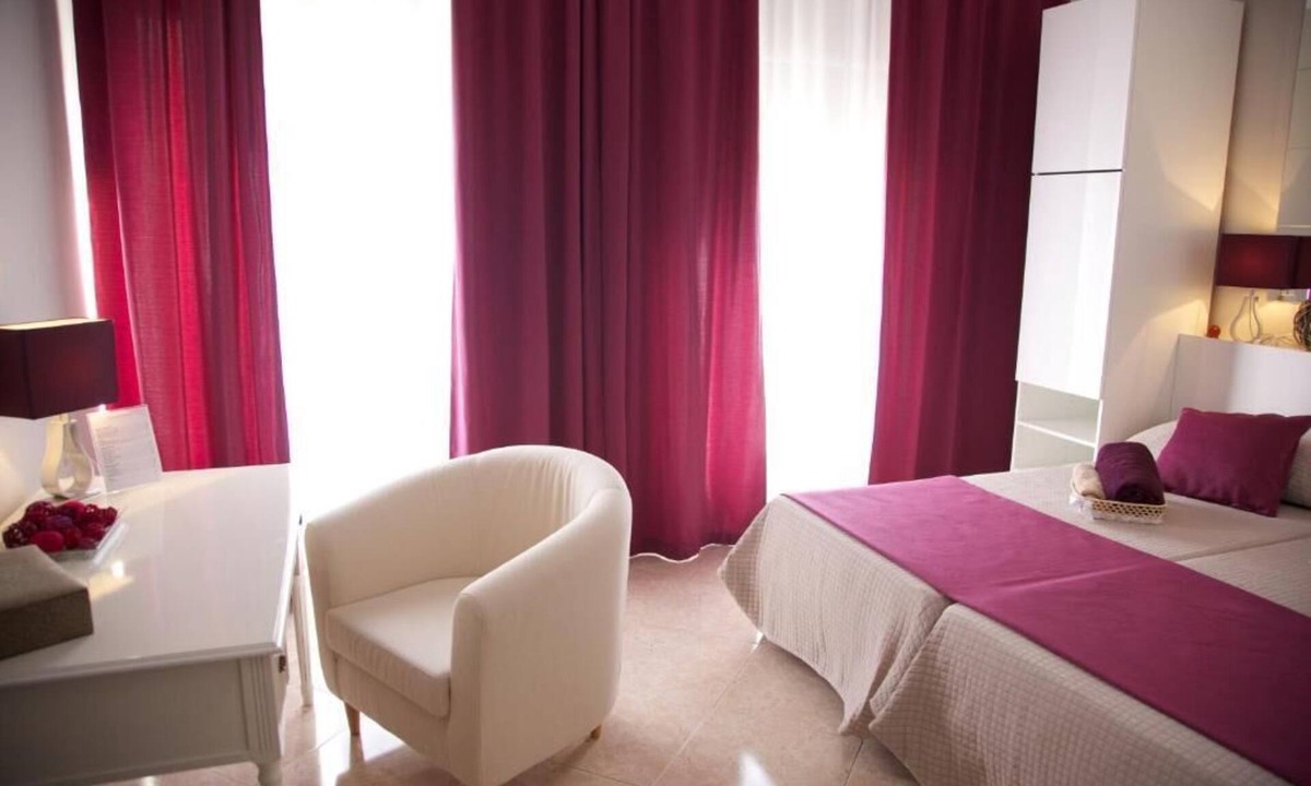 La Trinidad-San Juan y Todos los Santos Apartment | Spacious 4-Bedroom Apartment in Córdoba's Historic Center, Near the Mezquita