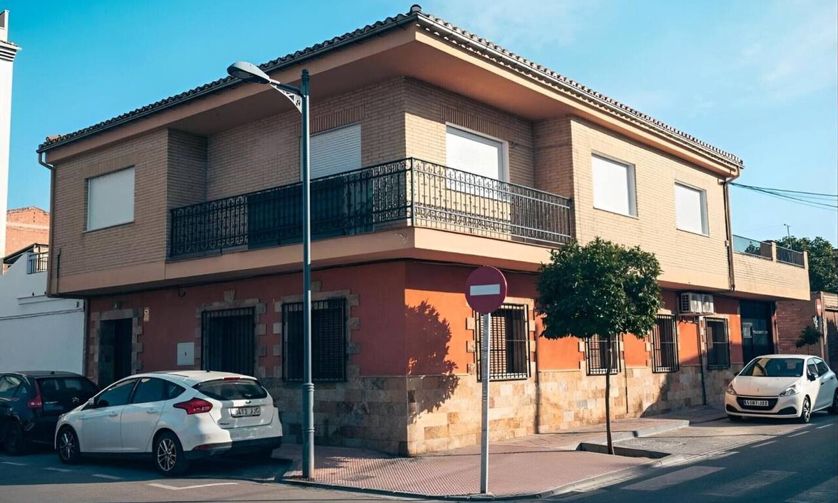 Armilla Villa | Spacious and private house near Granada