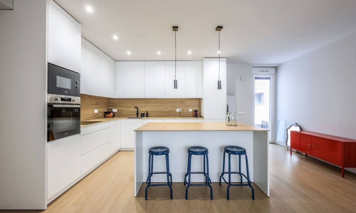 Aravaca House | Spacious Home with Private Garden and Parking