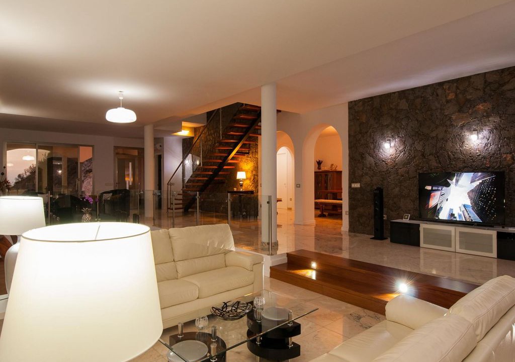 Monte Leon Apartment | Spacious Majestic Villa Monte Leon apartment in Maspalomas with WiFi, air conditioning, private par…