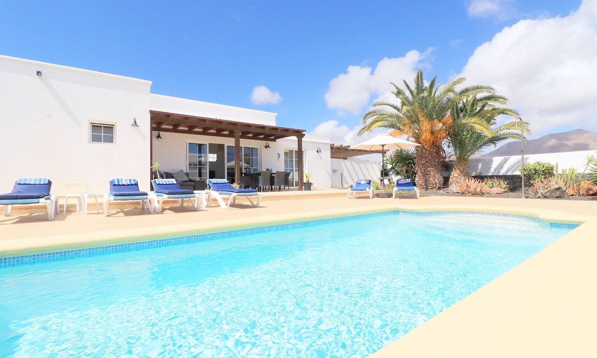 Playa Blanca Villa | Spacious & Modern 3 Bed Villa Private heated Pool, Mountain views & beach nearby