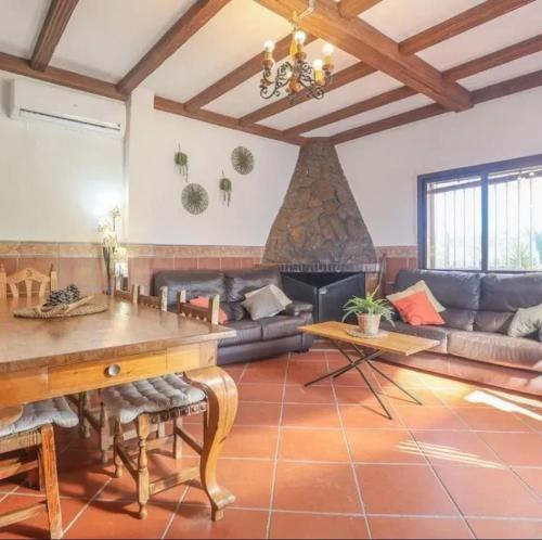 Guillena Villa | Spacious Villa in Guillena with Garden and Private Pool