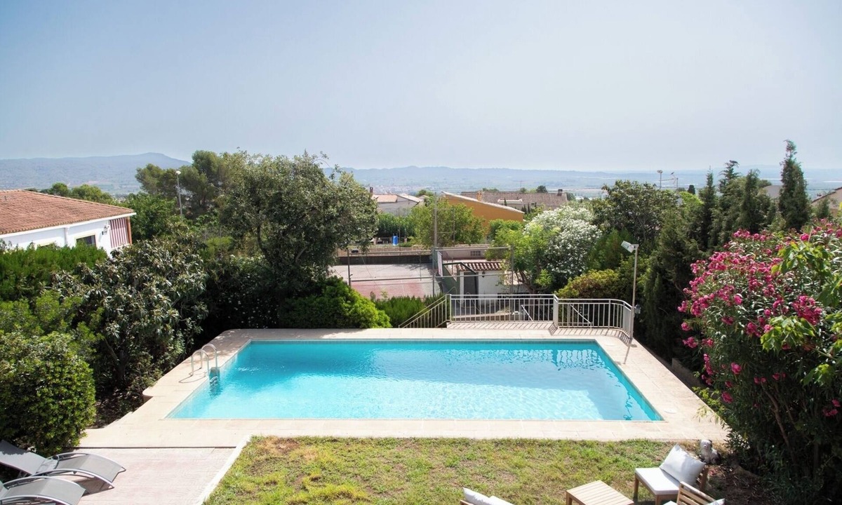 Catadau Villa | Spacious Villa w/Private Pool, Tennis Court and BBQ