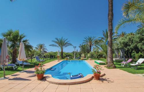 La Marina Villa | Spacious Villa with Pool near the Beach in Alicante