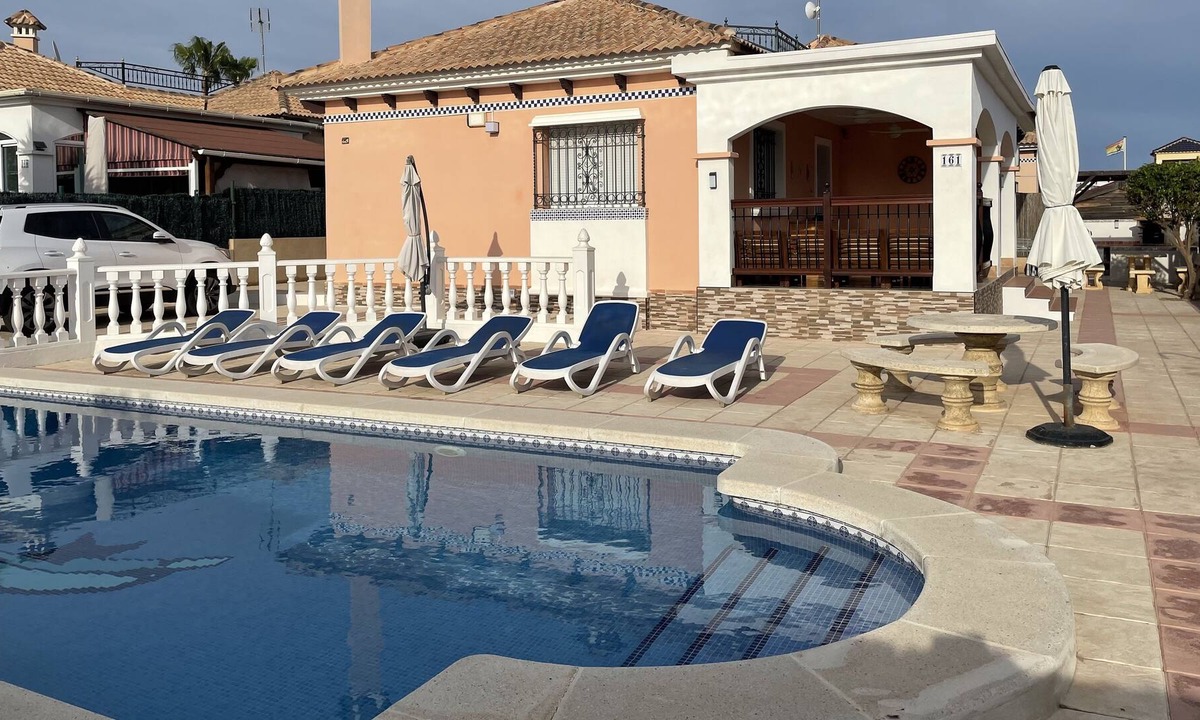 San Fulgencio Villa | ** SPECIAL WINTER RATES ** LUXURY DETACHED - PRIVATE POOL, PIZZA OVEN & BBQ