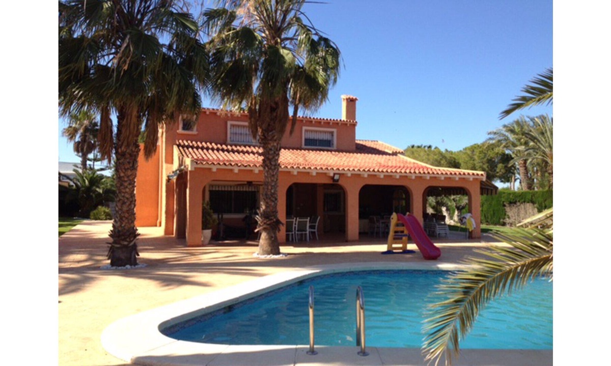 Los Arenales del Sol Ski Chalet | SPECTACULAR VILLA WITH POOL, TENNIS COURTS, FOOTBALL, BEACHES AND GOLF.
