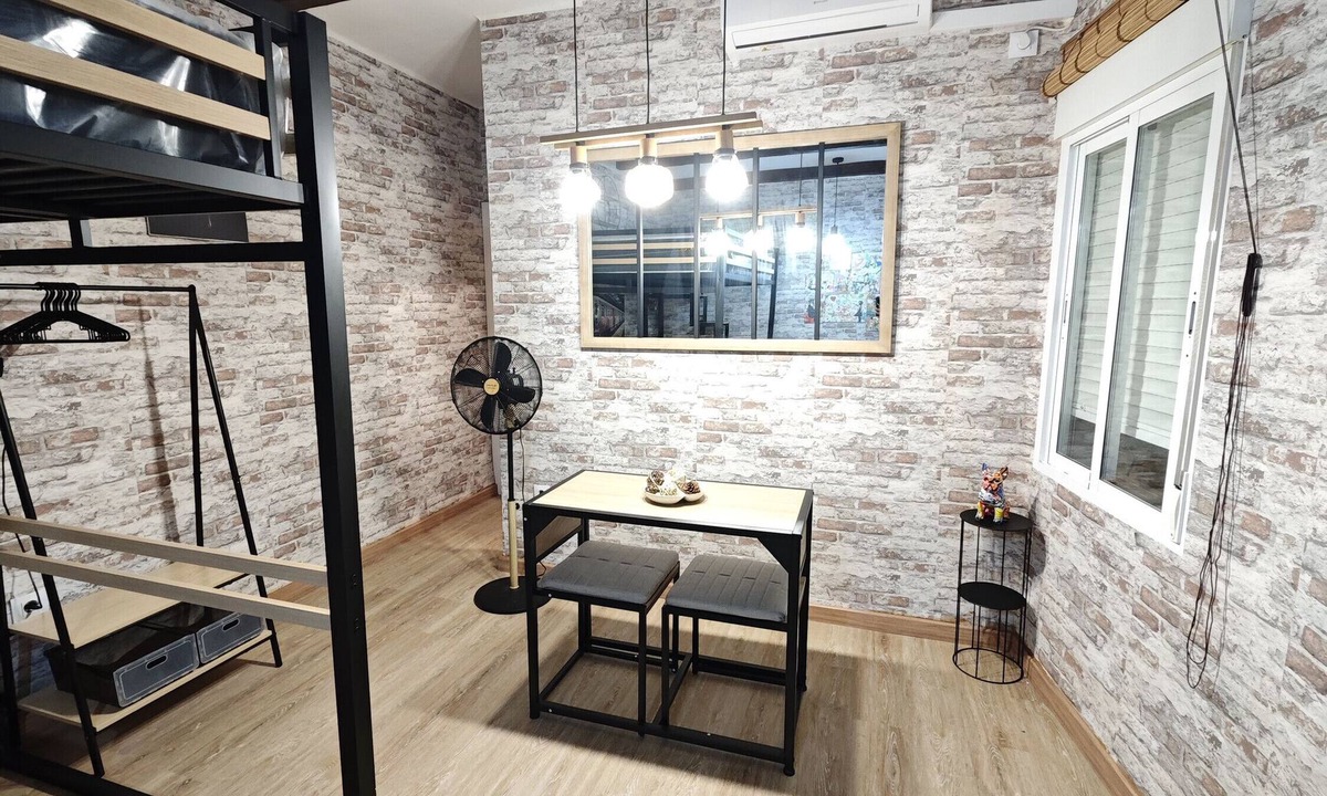 Distrito de Levante Apartment | Studio Apartment 'Apartamento Sanz' with Private Terrace, Wi-Fi and Air Conditioning