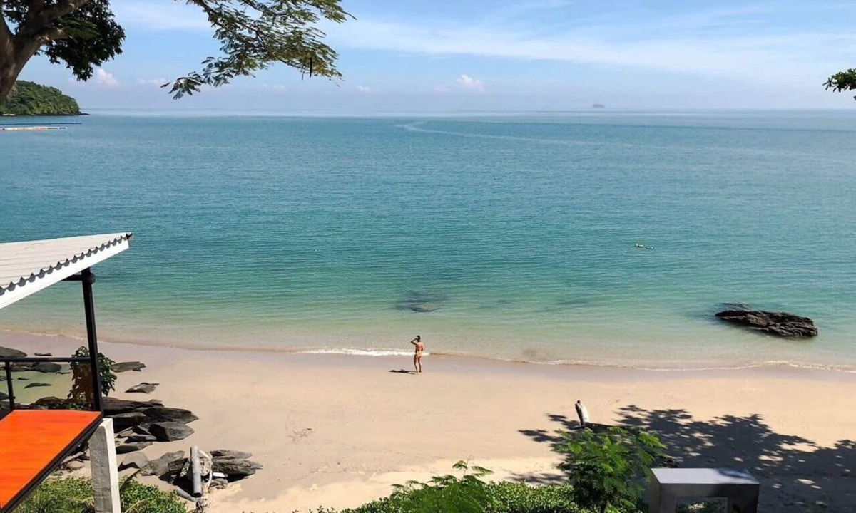 Siray Villa | Stunning beachfront private pool villa