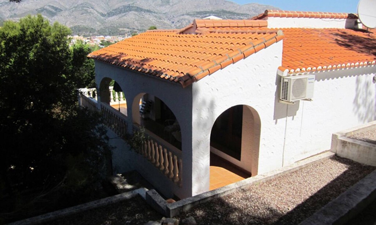 Orba Villa | STUNNING HILLSIDE POSITION WITH PRIVATE POOL AND SHADY GARDEN