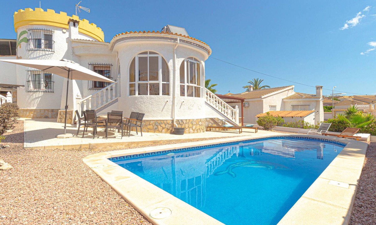 Quesada House | Stunning home in Rojales with kitchen