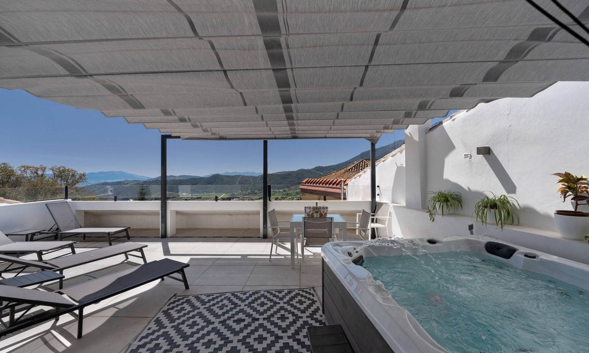Carratraca Bed & Breakfast | Suite Banderas Spa—Doble Jacuzzi y Bañera de Hidromasaje