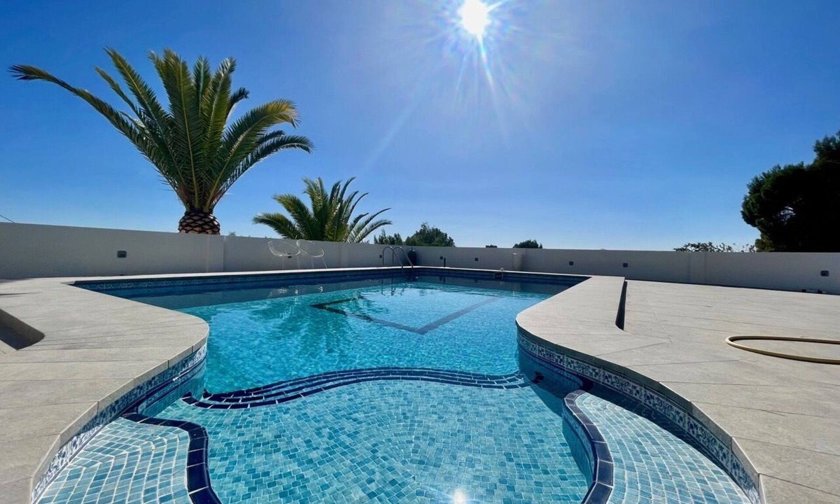 Bernia Villa | Superb villa for 8 people, with magnificent sea and mountain views.