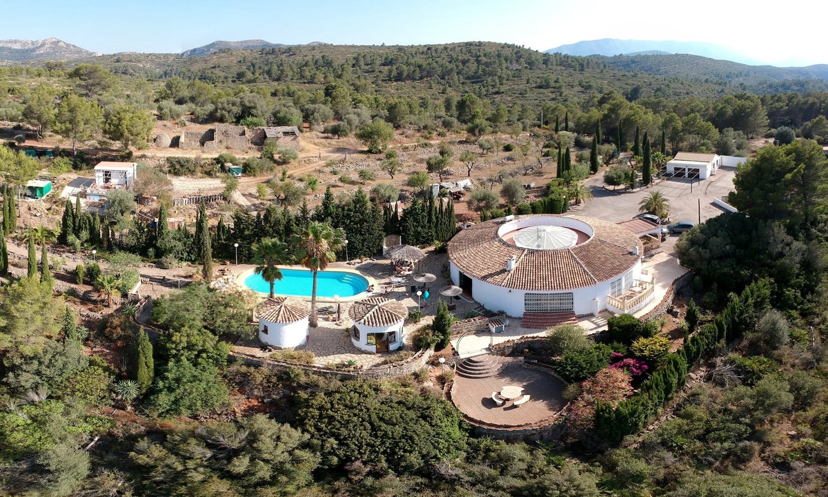 Benidoleig House | The Roundhouse, extravagant, family-friendly and fantastically beautiful location .