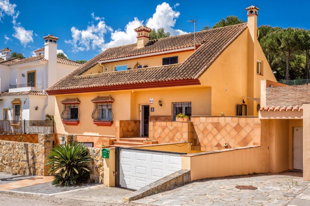 Pueblo Nuevo Villa | The Sunny Coast Golf Retreat-5mins from Sotogrande