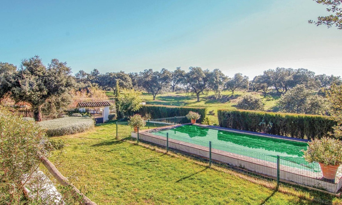 Alanis House | This fantastic 4 bedroom vacation home captivates with its typical Andalusian flair, beautiful furni