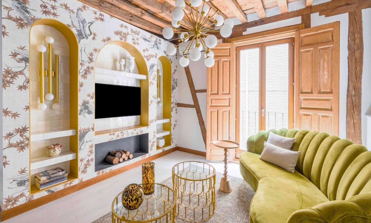 Toledo City Center Apartment | ~TROPIC~ by myhomeintoledo.com
