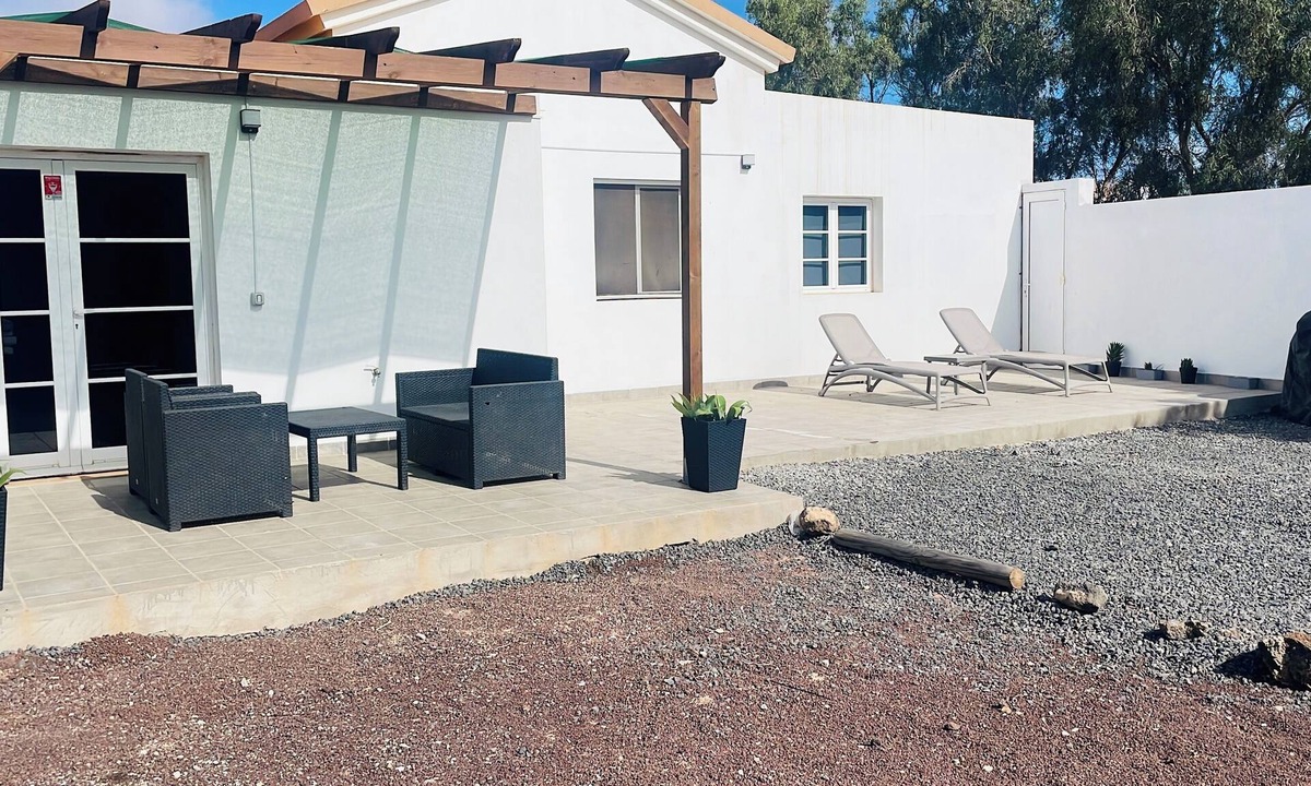 Villaverde Ski Chalet | Typical Canary Island house with lots of outdoor space.