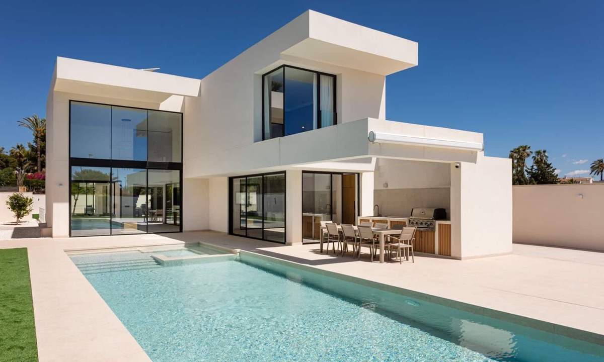 San Juan de Alicante Ski Chalet | Ultra-Modern 5-Bed Luxury Chalet with Private Pool & Home Cinema 13 Min To Beach