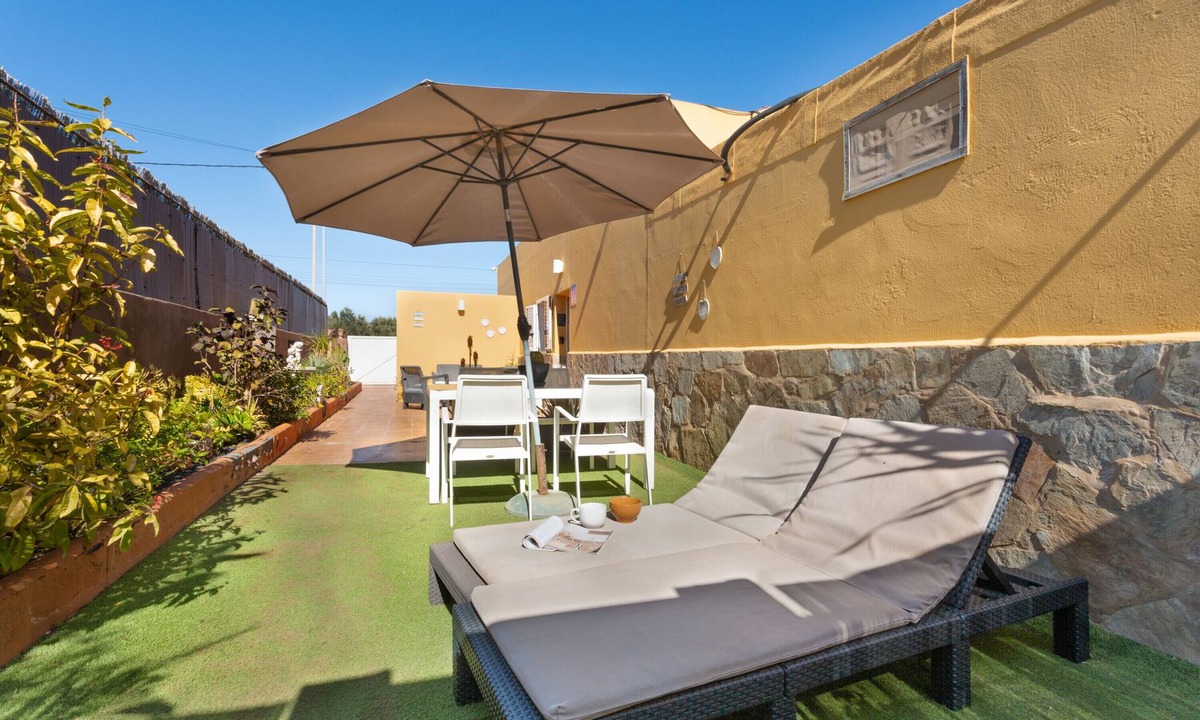 Puerto del Rosario Apartment | Vacation Apartment 'Rural Zona Céntrica Isla' with Mountain View, Private Terrace and Wi-Fi