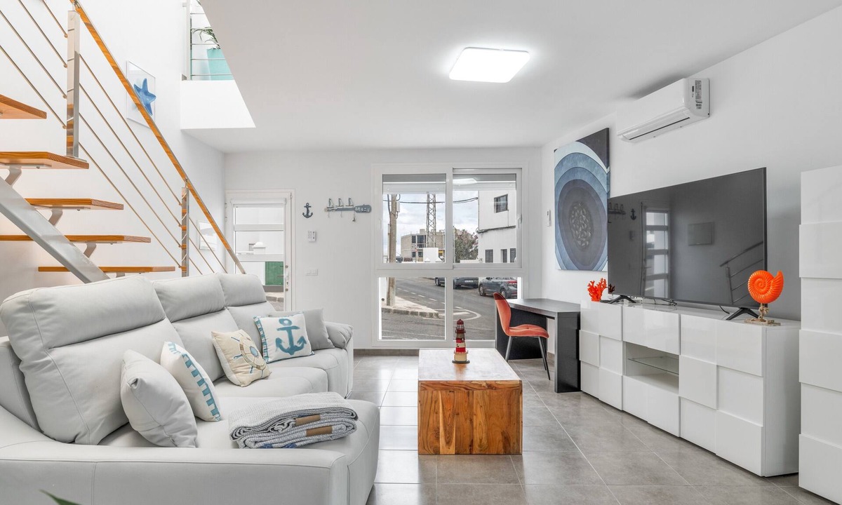 La Santa Apartment | Vacation Apartment 'Sparrow' with Wi-Fi and Air Conditioning