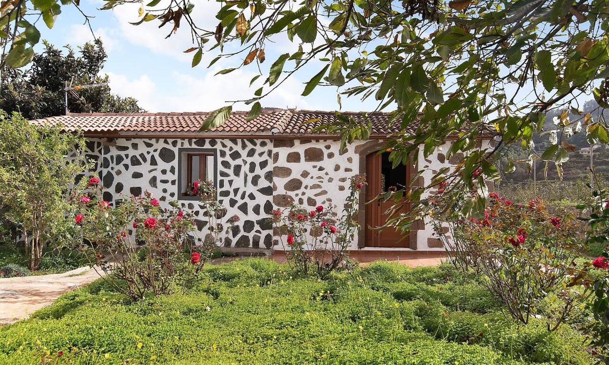 Valleseco Apartment | Vacation Apartment 'La Casita De La Abuela Paula' with Sea View, Private Terrace and Wi-Fi