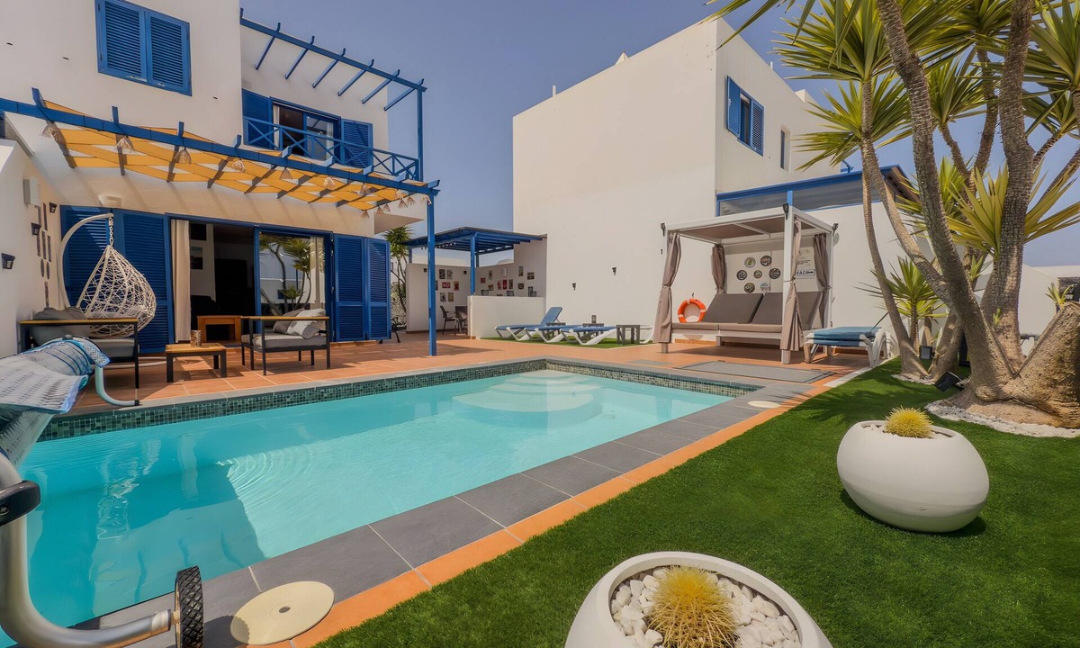 Playa Blanca House | Vacation Home 'Casa De Pato' with Private Terrace, Private Garden and Wi-Fi