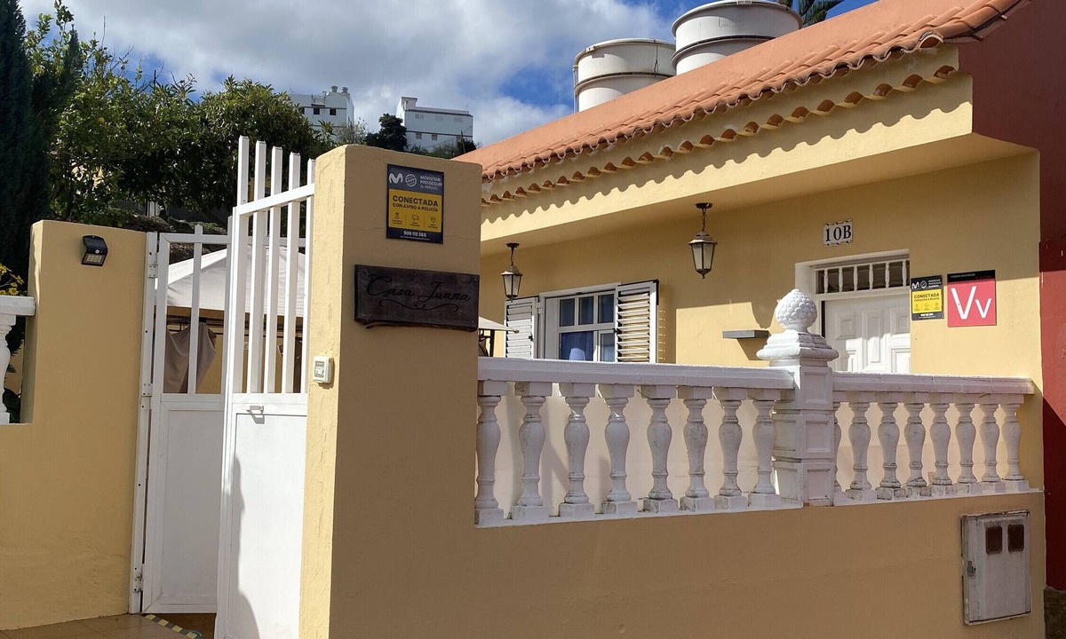 Fontanales House | Vacation Home "Casa Juana" with Sea View, Pool & Wi-Fi