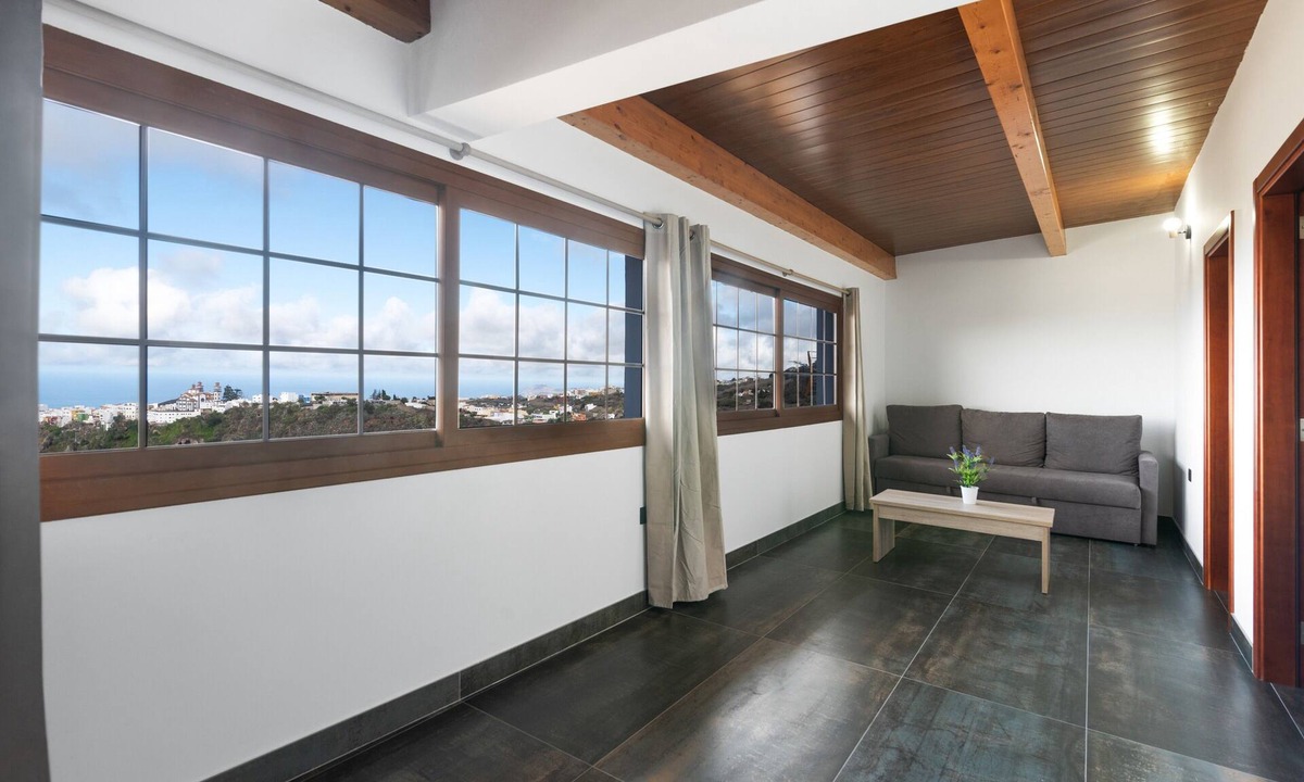 El Palmital House | Vacation Home 'El Mirador 2' with Sea View, Wi-Fi and Radiator Heating