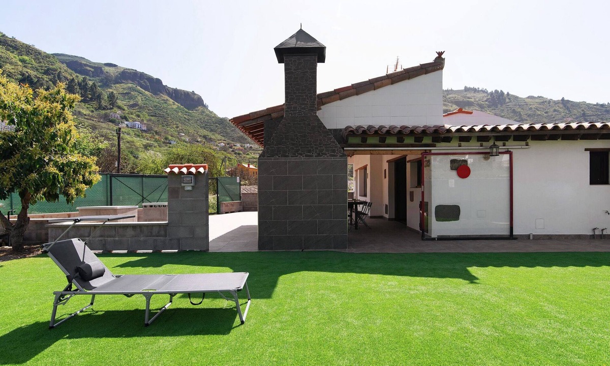 Las Lagunetas House | Vacation Home 'Villa Alma' with Mountain View, Private Terrace and Private Garden