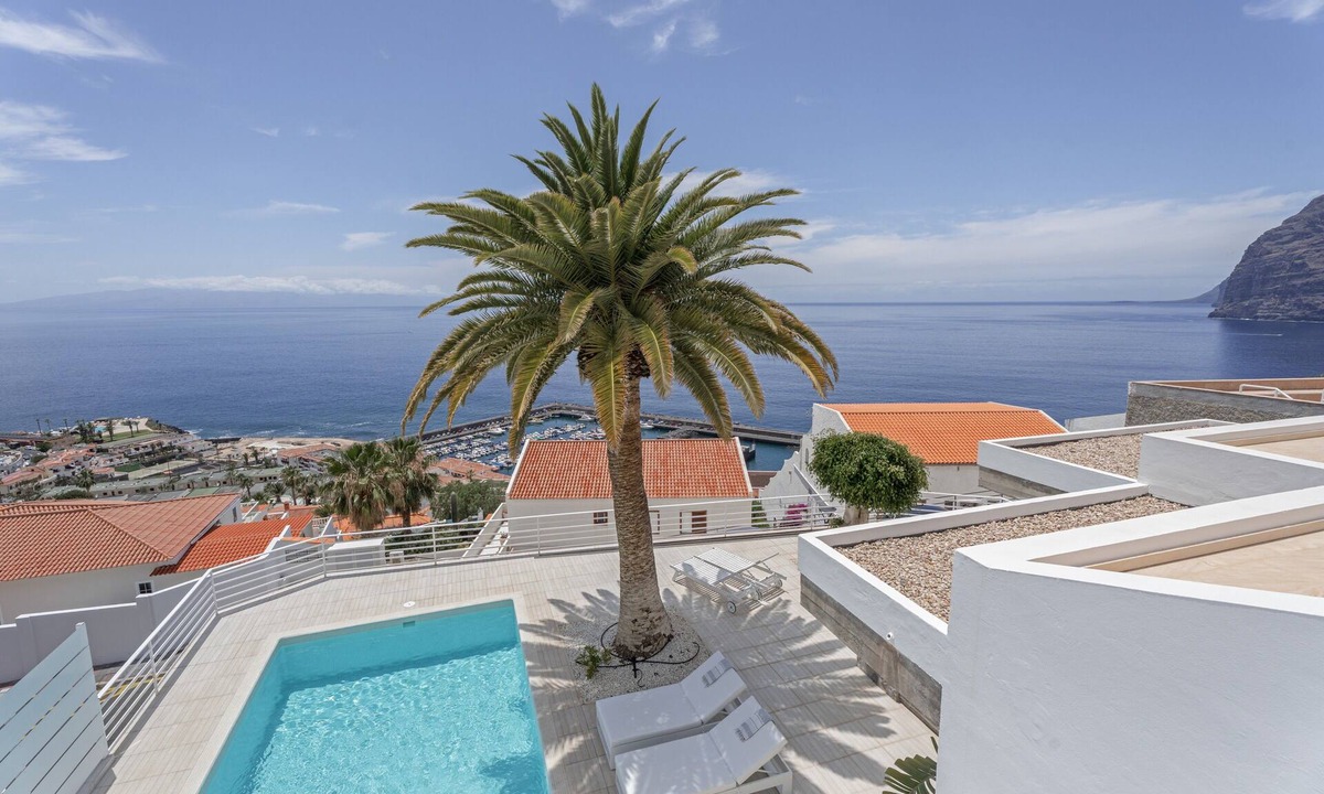 Los Gigantes House | Vacation Home 'La Casa De Los Gigantes' with Sea View, Private Pool and Wi-Fi