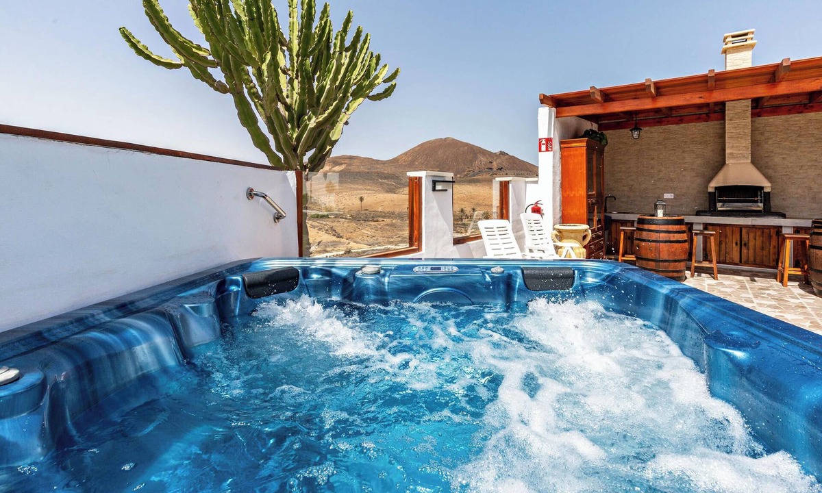 Tiscamanita Villa | Vacation Home La cañada with Mountain View, Garden, A/C & Wi-Fi