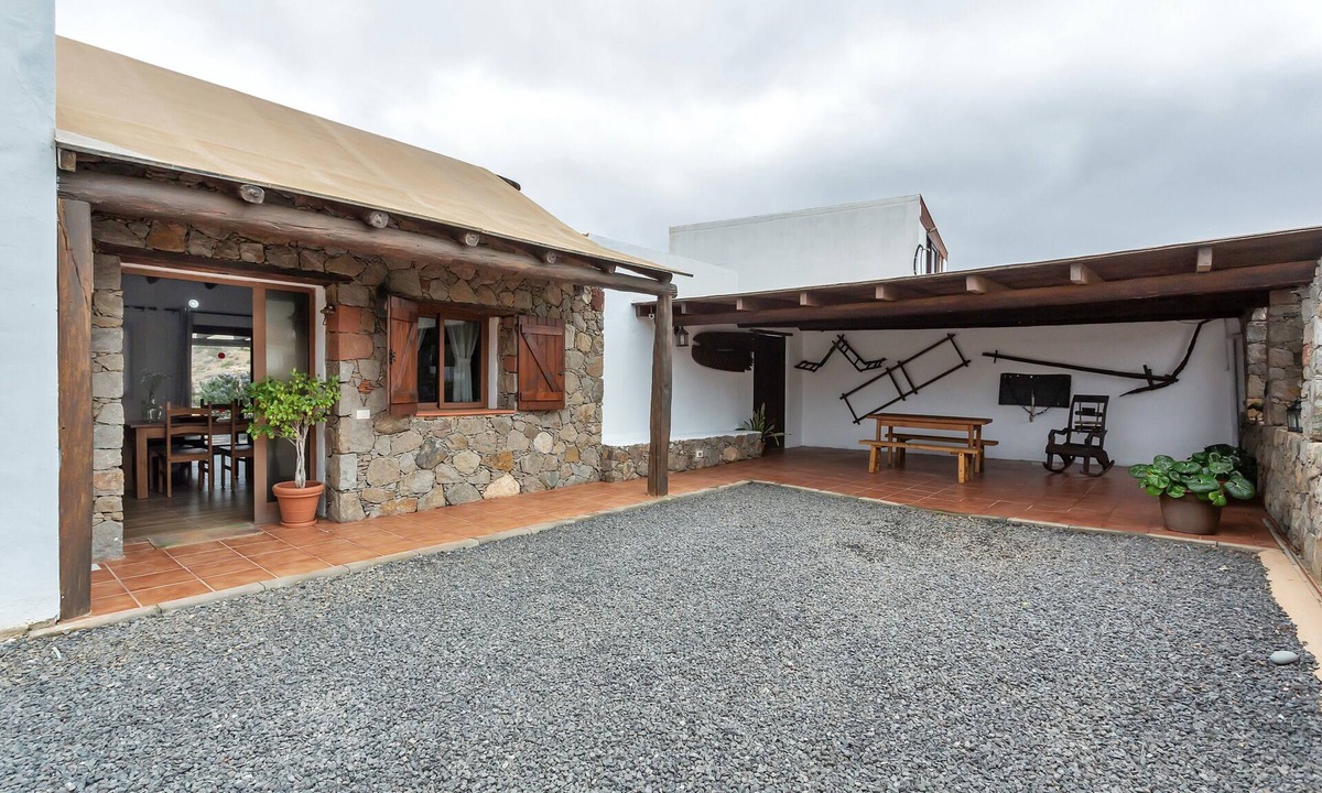 Betancuria House | Vacation Home 'La Casilleta' with Mountain View, Wi-Fi and Air Conditioning