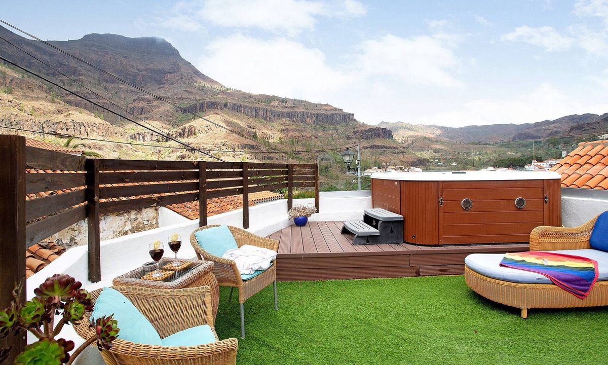 San Bartolome de Tirajana House | Vacation Home "La Casa Nueva" with Mountain View, Whirlpool & Wi-Fi