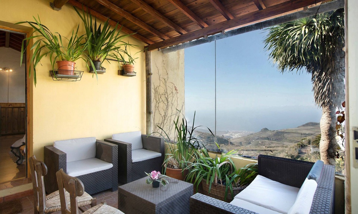 Galdar House | Vacation Home Mirador de Domingo with Mountain View, Sea View, Terraces & Garden