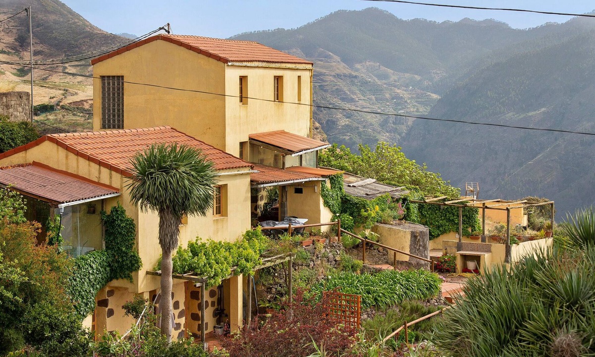 Galdar House | Vacation Home 'Mirador de la Abuela' with Sea View, 2 Terraces & Wi-Fi