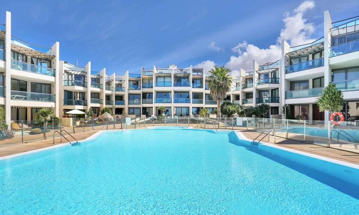 Los Lagos House | Vacation Home 'Oceanfront Apartment with Pool' with Mountain View, Private Terrace and Wi-Fi