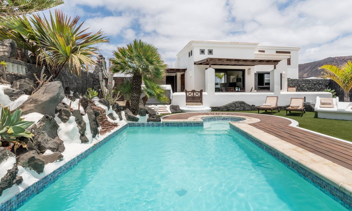 Playa Blanca Villa | Vacation Villa 'Faro Park with Private Pool' with Mountain View, Private Terrace and Wi-Fi