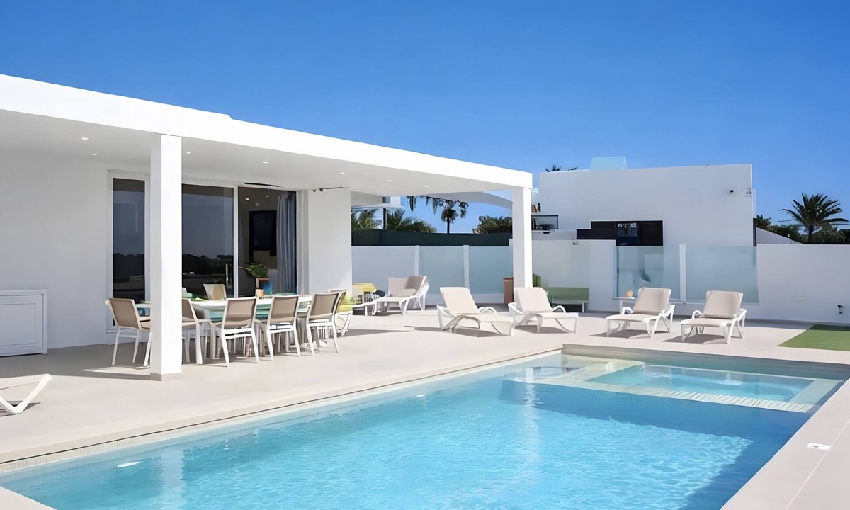 Playa Blanca Villa | Vacation Villa 'Villa Esmerad' with Mountain Views, Wi-Fi and Air Conditioning