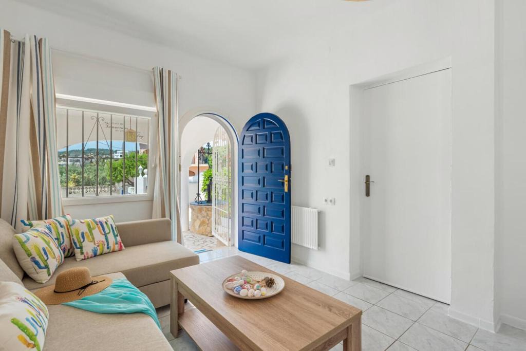 Urbanitzacio la Fustera Villa | Villa Ametler - PlusHolidays
