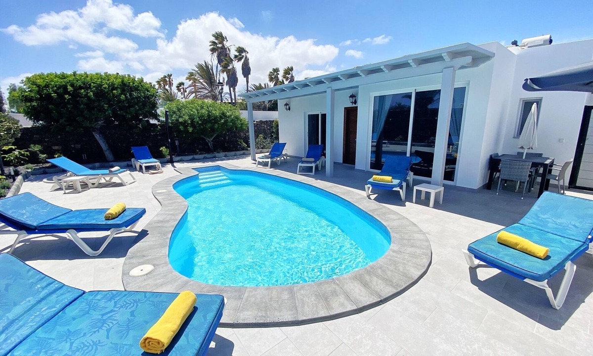 Los Mojones Villa | Villa Ananda. 3 bedrooms en-suite, Sleep 8 people free AC, heated pool & Jacuzzi