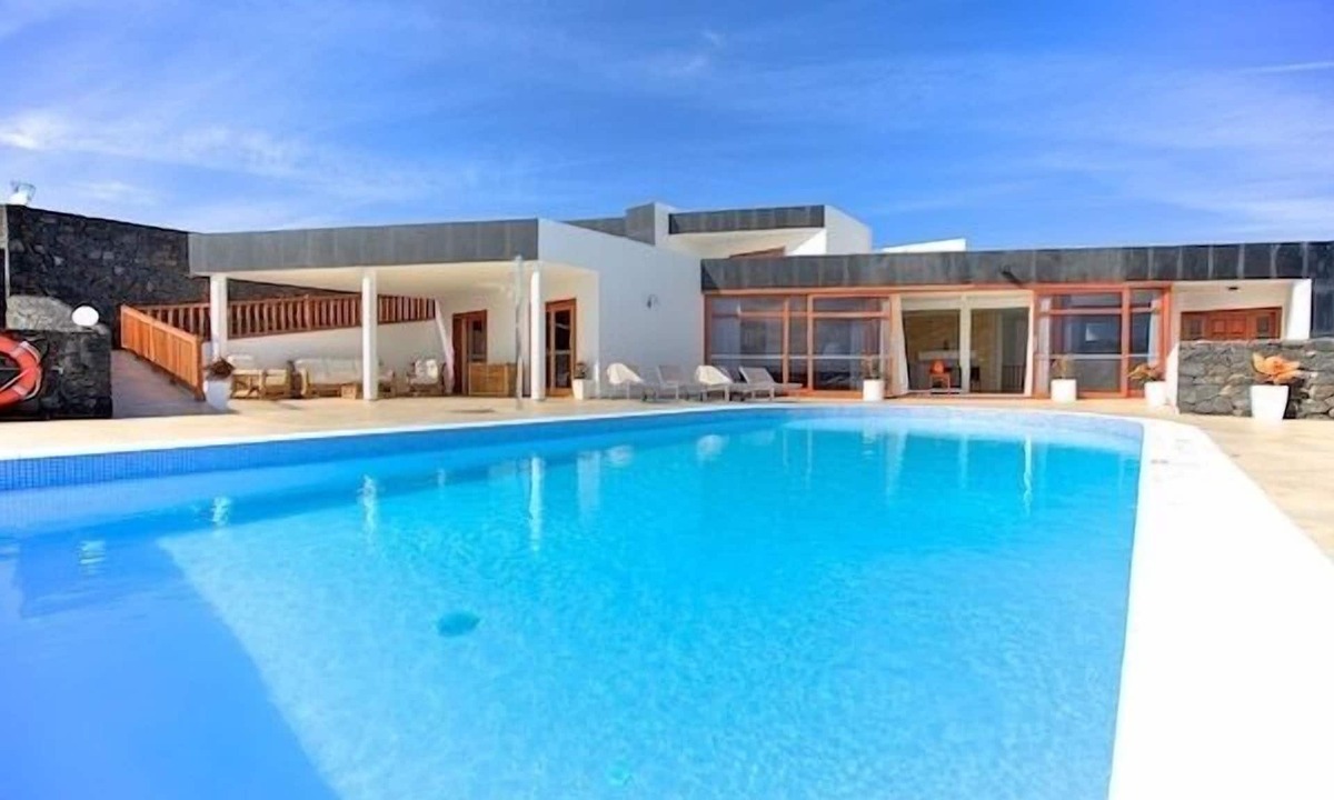 Playa Blanca House | Villa and Annex with Heated Pool and Incredible Ocean Views