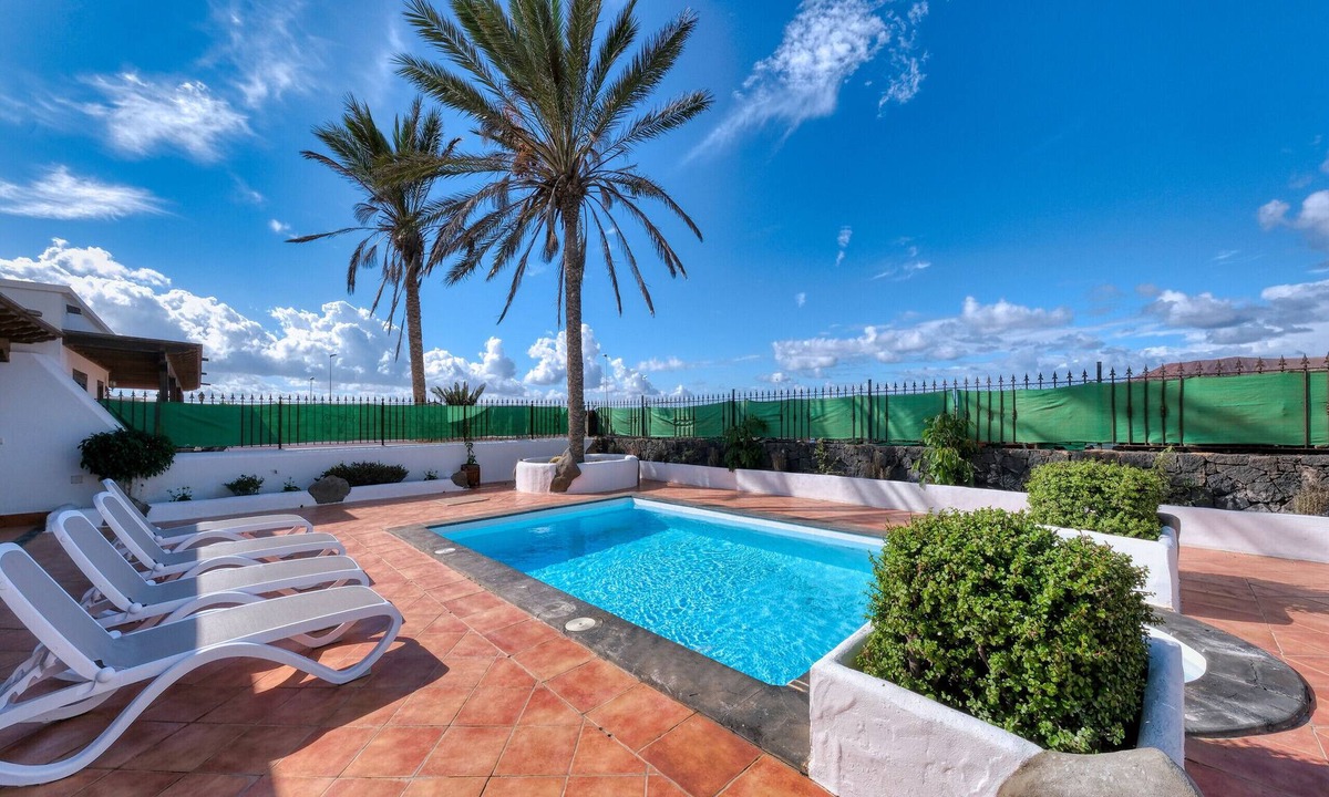 Playa Blanca Ski Chalet | Villa Arena Blanca - Pool, Ping-pong and BBQ By LVH