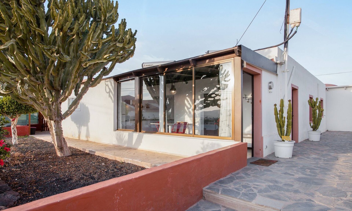Lajares Villa | Villa "Bioenergika Sol" with Fibre Optic Wi-FI, Terrace, Mountain View & Garden