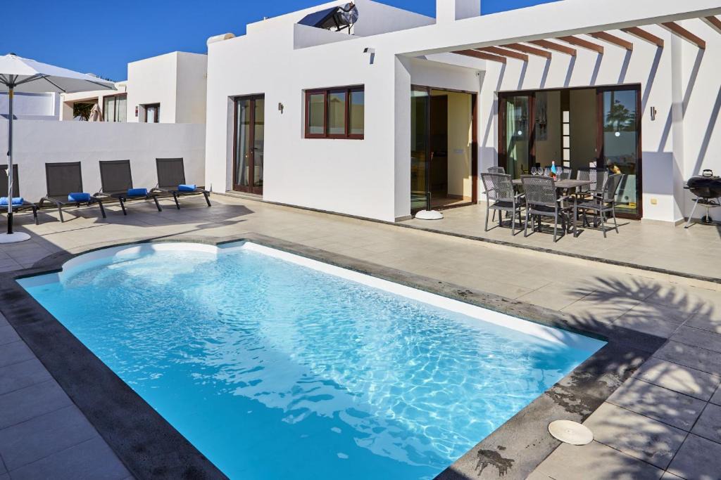 Playa Blanca Villa | Villa Cantium - LH101 By Villas Now Ltd