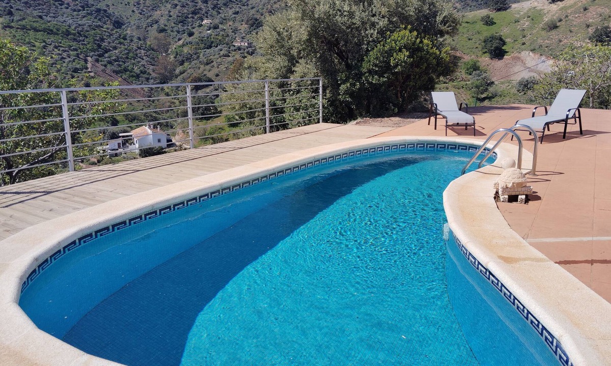 Comares Villa | Villa Carolina: A great 3 Bed Villa sleeps 8 from Vine Ridge Retreats Management
