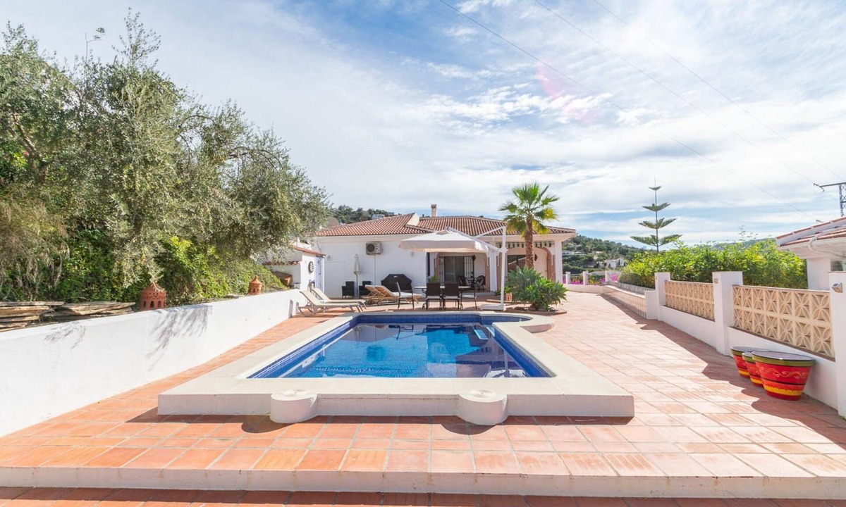 Canillas de Albaida Villa | Villa 'Casa Dini' with Mountain View, Wi-Fi and Air Conditioning