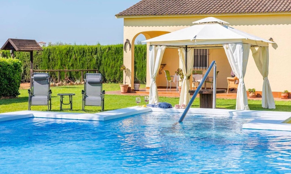 Marchena House | Villa "Casa Rural Casa de Noa" with Private Pool, Private Garden & Wi-Fi