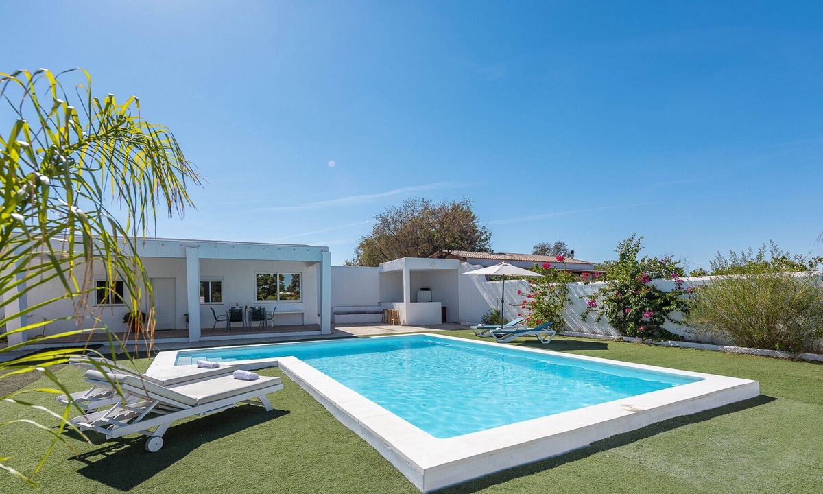 Marchena Villa | Villa "Casa Rural Villa Woris" with Private Pool, Private Garden & Wi-Fi