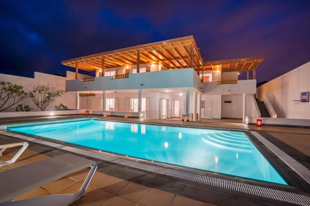 Puerto Calero Villa | Villa Dedalos - Spacious luxury Villa with heated pool in Puerto Calero